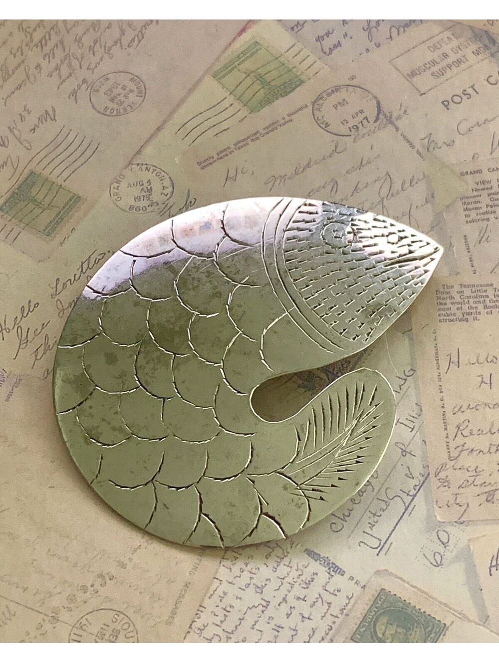 Vintage Silver Fish-Shaped Artistic Brooch with Intricate Scale Detailing